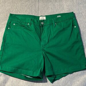 Soho Green Bermuda Shorts with Classic Design